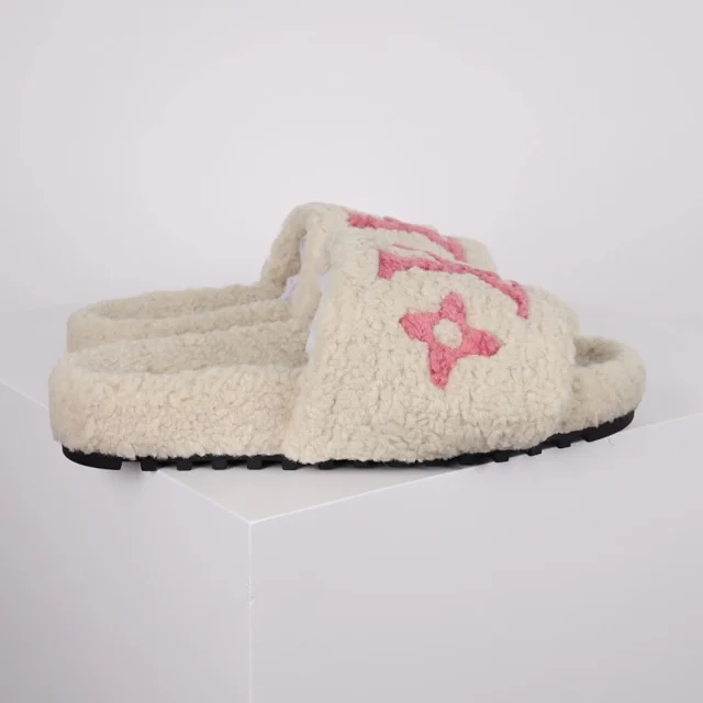 Louis Vuitton Slippers A2 plush open-toe slide product detail image 18