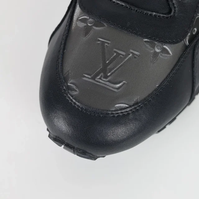 Louis Vuitton Sneakers Run Away product detail image 2