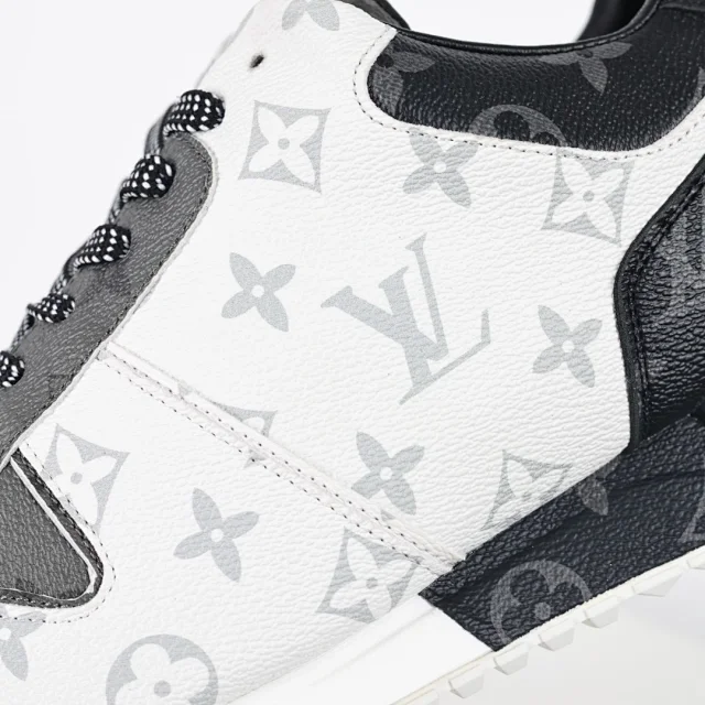 Louis Vuitton Sneakers Run Away product detail image 39
