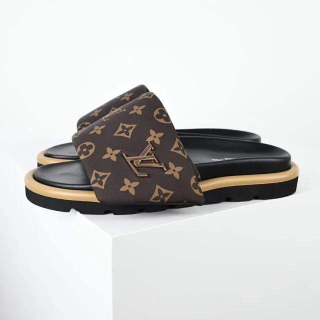 Louis Vuitton Sandals C8 Monogram Slide product detail image 19