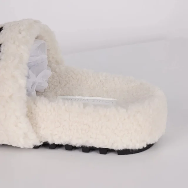 Louis Vuitton Slippers A2 plush open-toe slide product detail image 7
