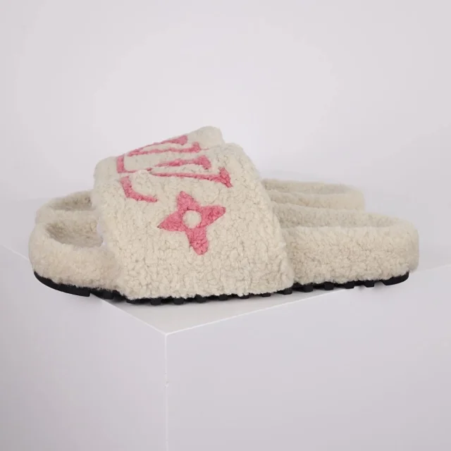 Louis Vuitton Slippers A2 plush open-toe slide product detail image 19