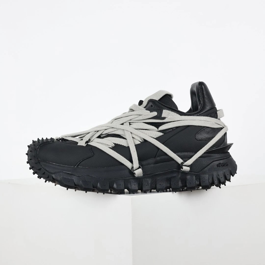 Moncler Sneakers Rugged tread with lug sole — Mask/Moncler black