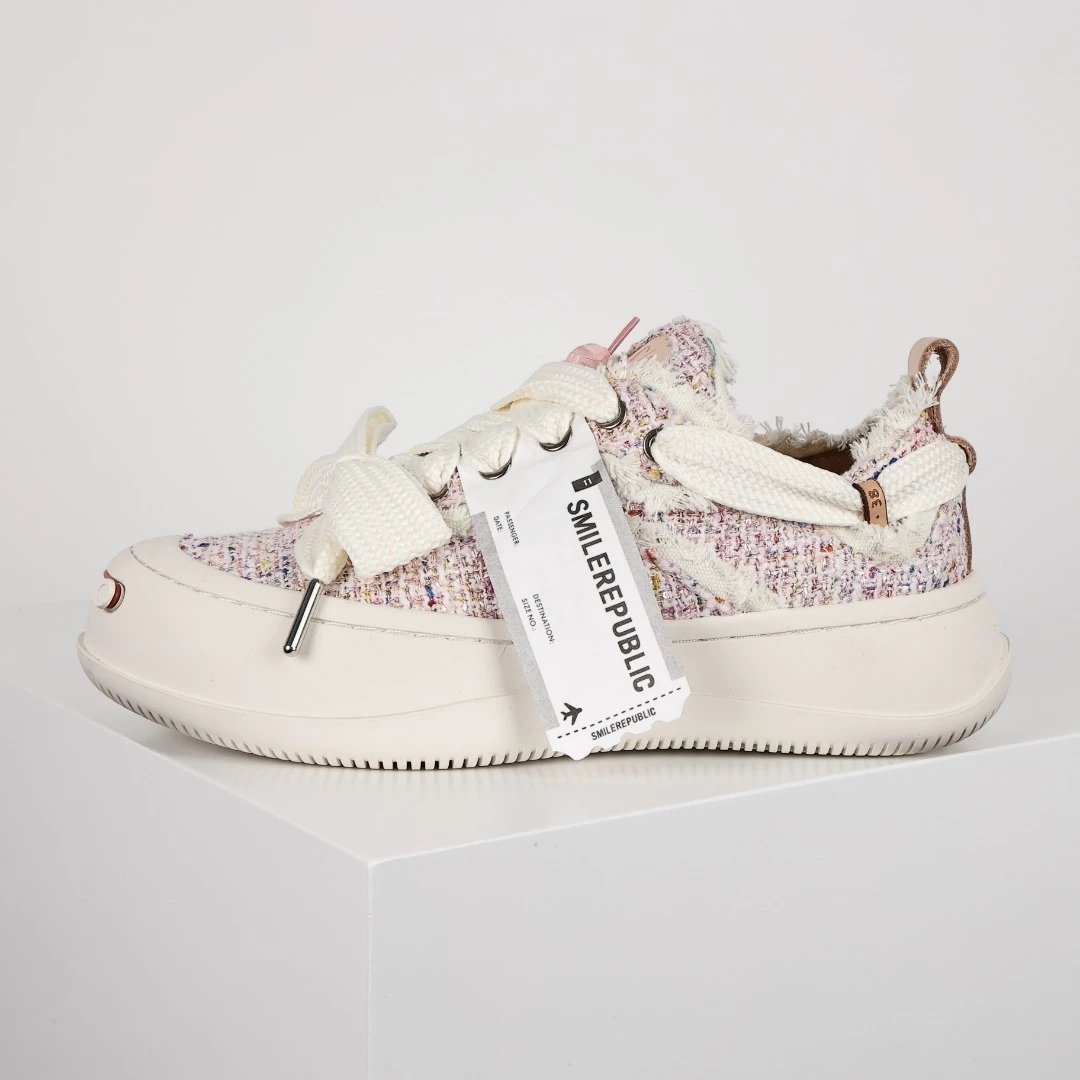 SMILEREPUBLIC Sneakers Frayed Canvas High-Top — Open-mouthed smile white powder