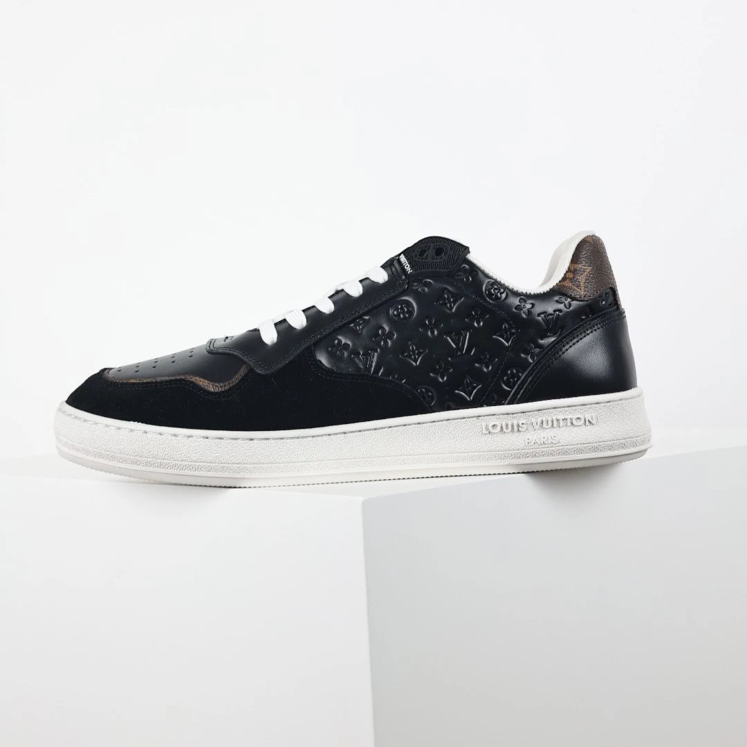 Louis Vuitton Sneakers Low-top lace-up — LV board shoes white and black