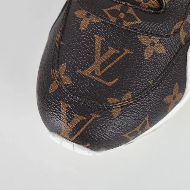 Louis Vuitton Sneakers Run Away product detail image 11