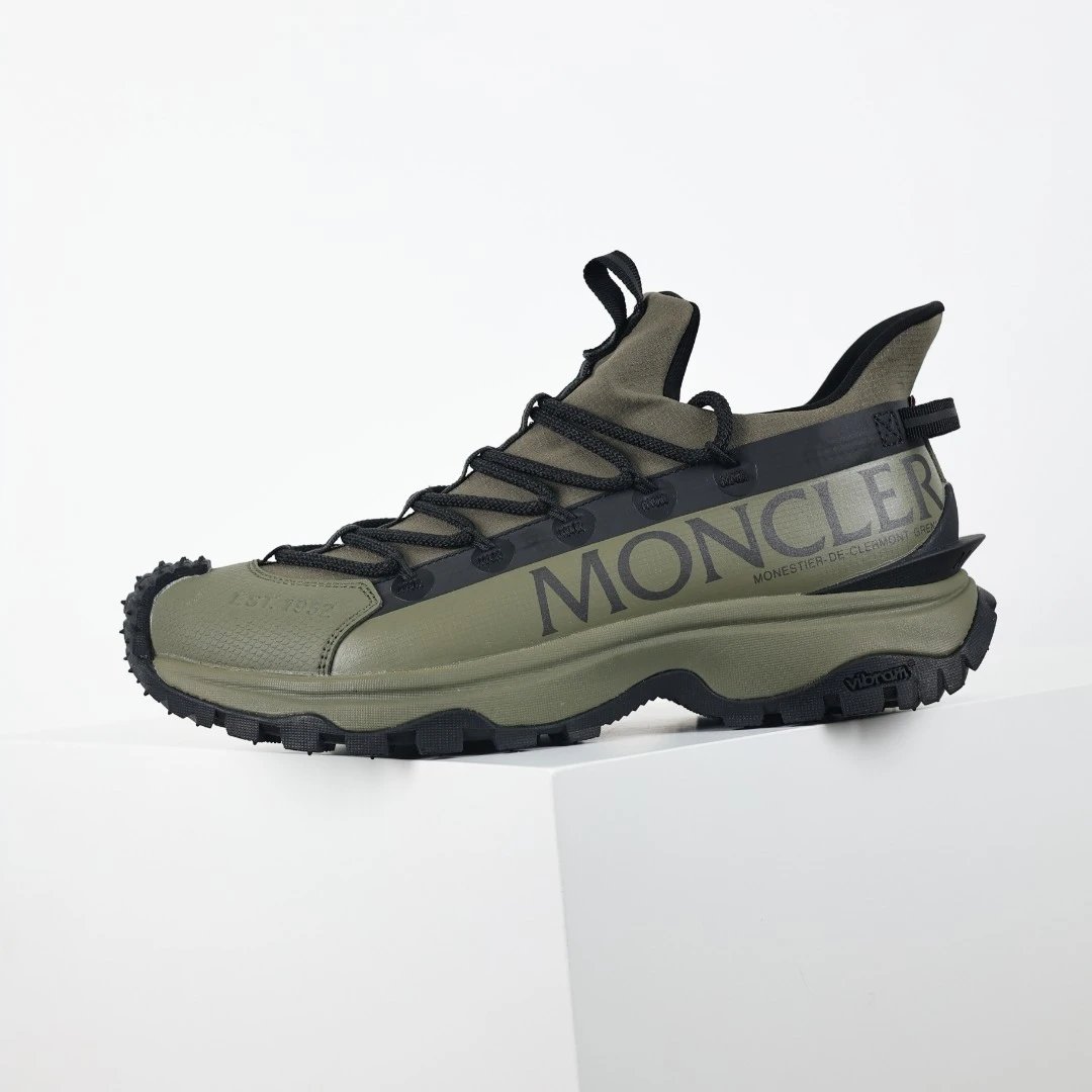 Moncler Sneakers Trailgrip lace-up with lug soles — Mask/Moncler gray green