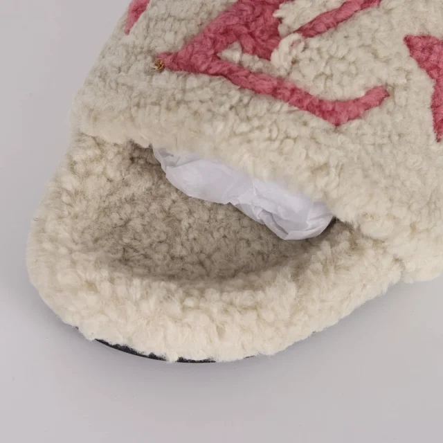 Louis Vuitton Slippers A2 plush open-toe slide product detail image 16