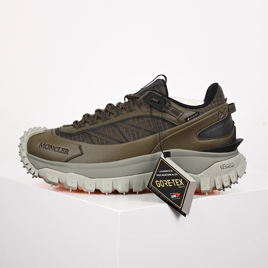 Moncler Sneakers Rugged tread with lug sole — Masked/Moncler brown
