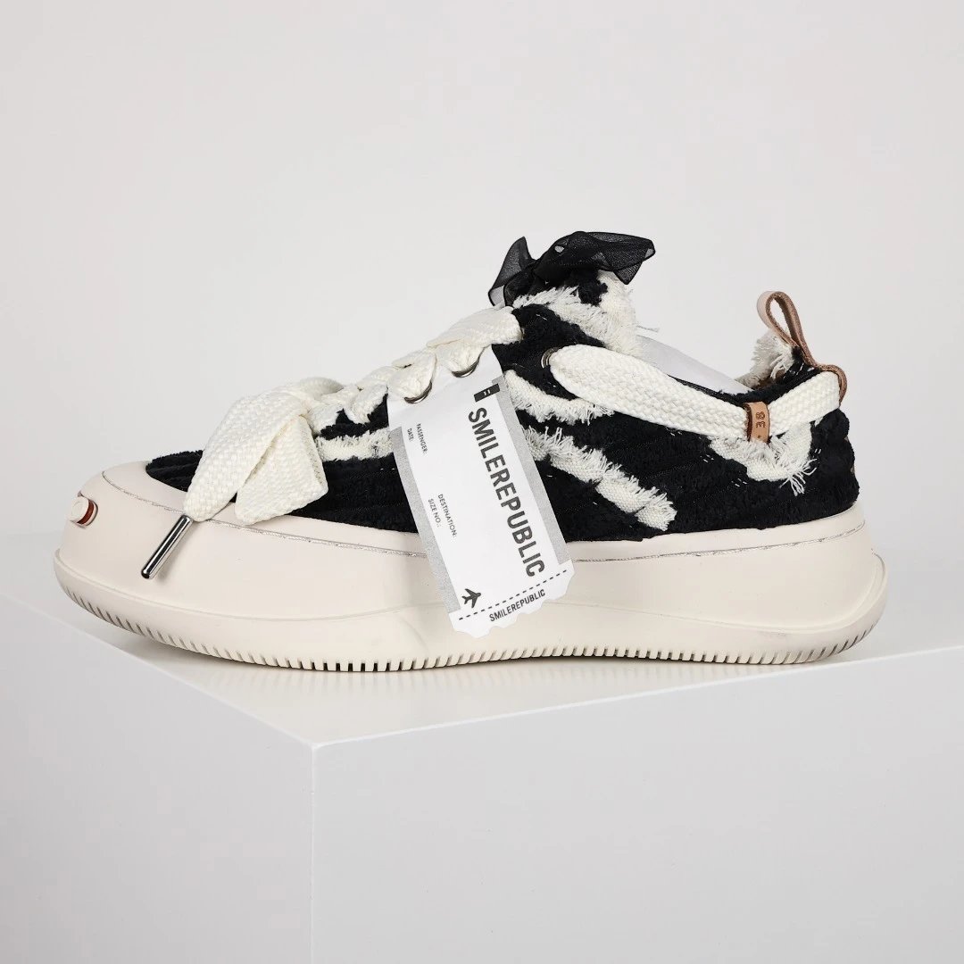 SMILEREPUBLIC Sneakers Frayed Canvas High-Top — Open Smile Black and White