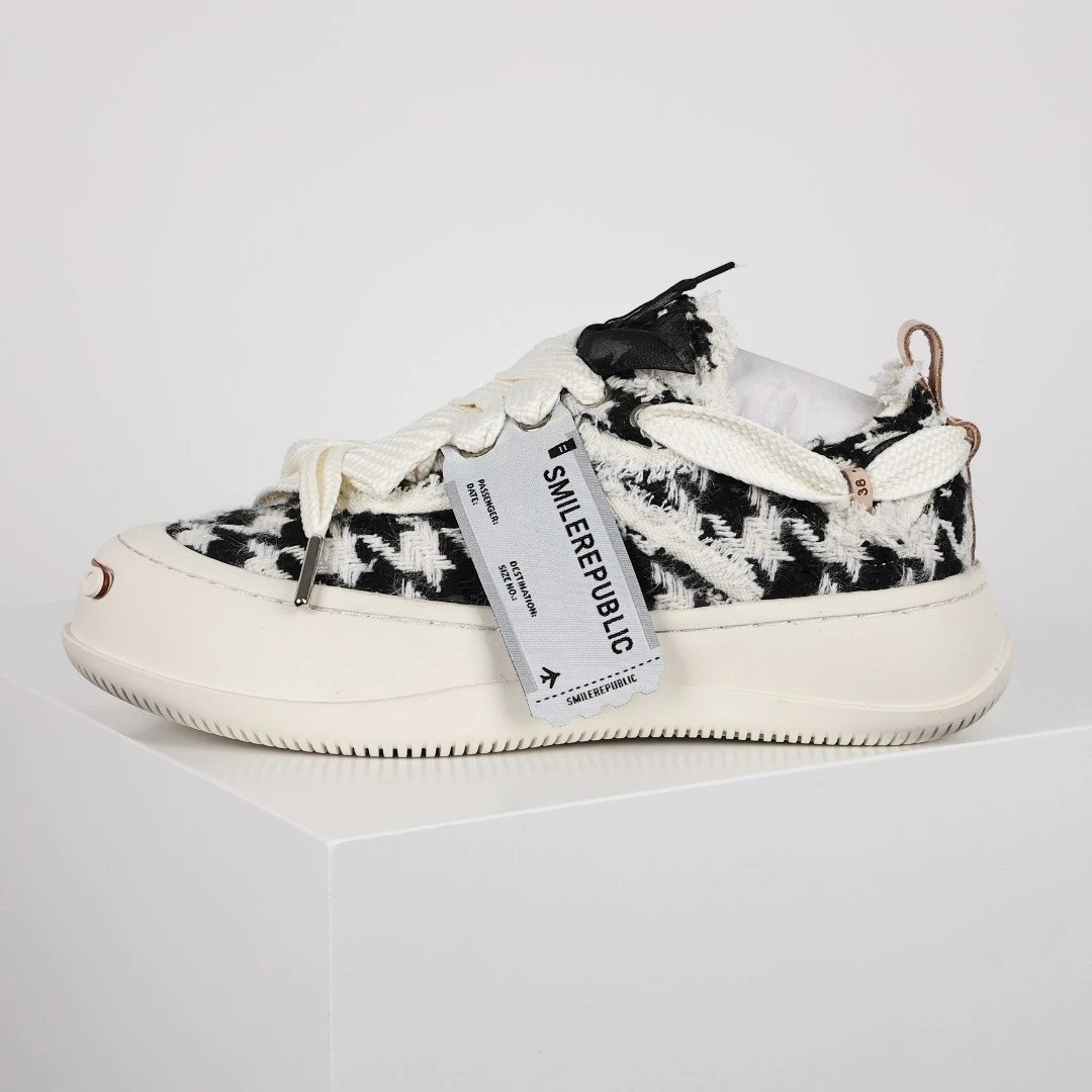 SMILEREPUBLIC Sneakers Frayed Canvas High-Top — Open Smile Black and White