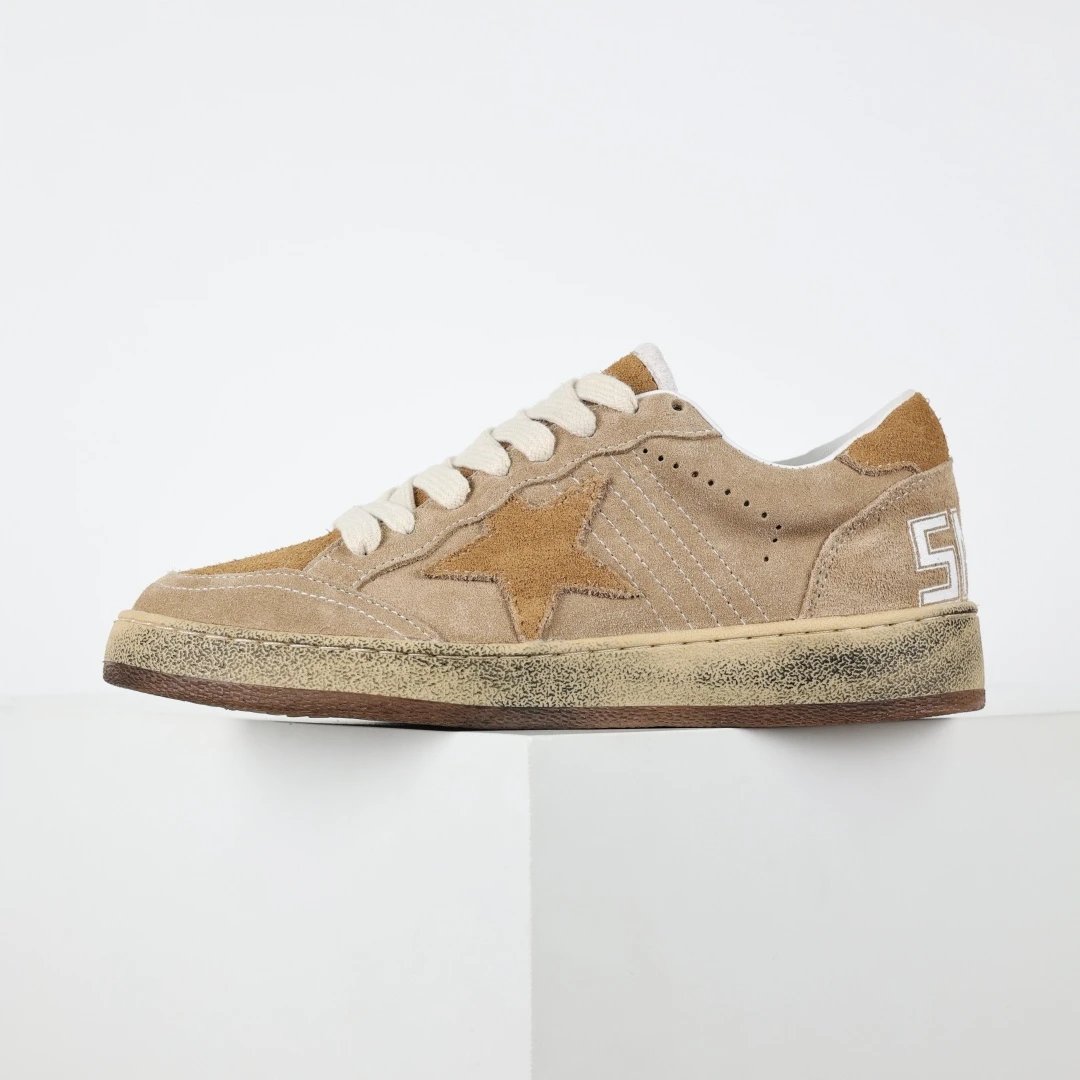 Golden Goose Sneakers Super-Star distressed star — GGDB Brown