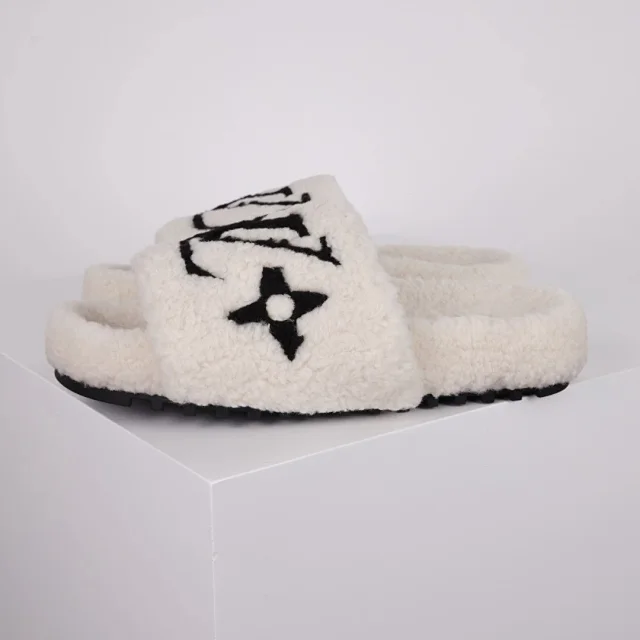 Louis Vuitton Slippers A2 plush open-toe slide product detail image 10