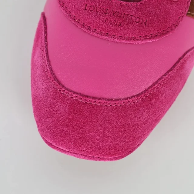 Louis Vuitton Sneakers Low-Profile Lace-Up with V Overlays product detail image 34