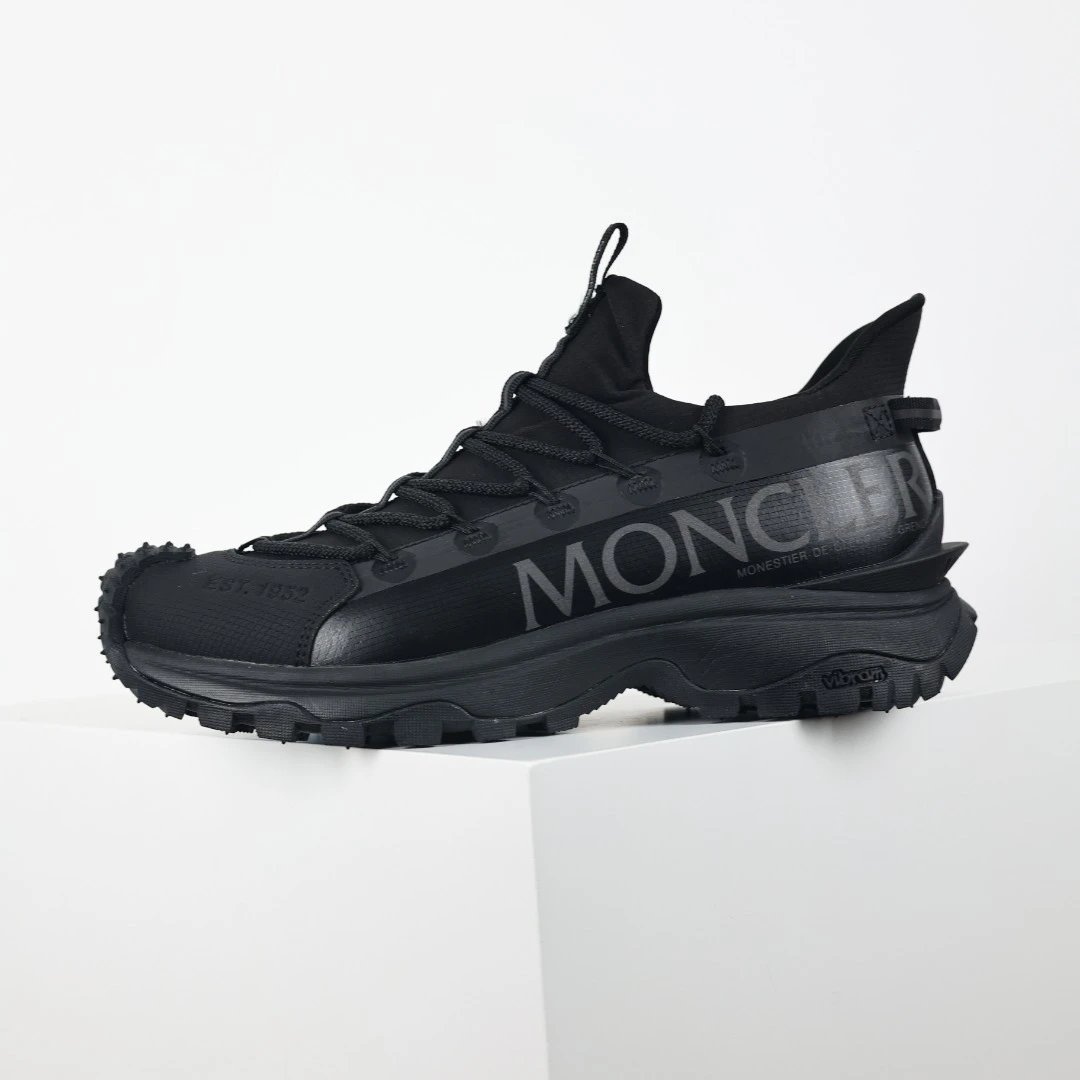 Moncler Sneakers Trailgrip lace-up with lug soles — Mask/Moncler black