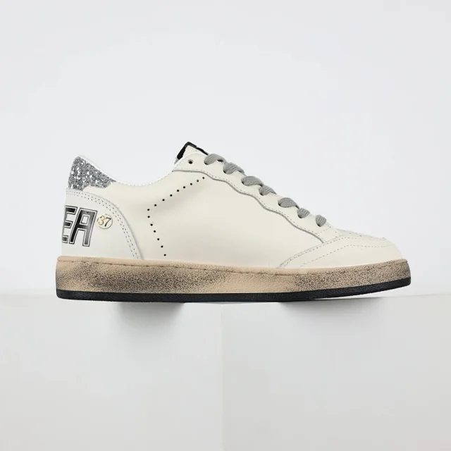 Golden Goose Sneakers Super-Star distressed star product detail image 14