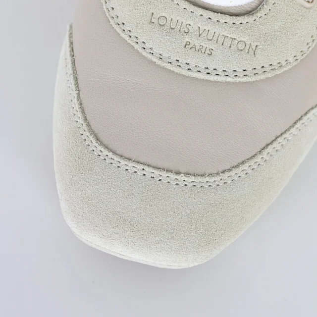Louis Vuitton Sneakers Low-Profile Lace-Up with V Overlays product detail image 6