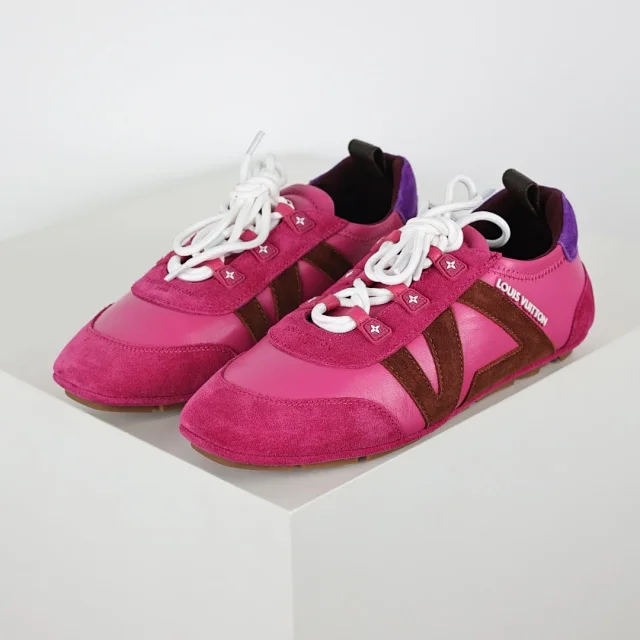 Louis Vuitton Sneakers Low-Profile Lace-Up with V Overlays product detail image 36
