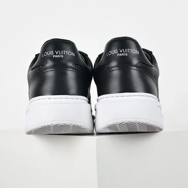 Louis Vuitton Sneakers Low-top monogram leather product detail image 2