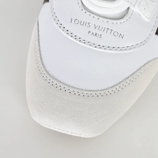 Louis Vuitton Sneakers Low-Profile Lace-Up with V Overlays product detail image 22
