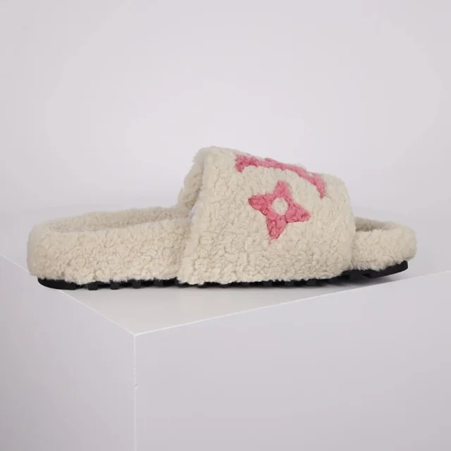 Louis Vuitton Slippers A2 plush open-toe slide product detail image 12