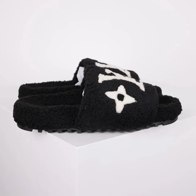 Louis Vuitton Slippers A2 plush open-toe slide product detail image 22