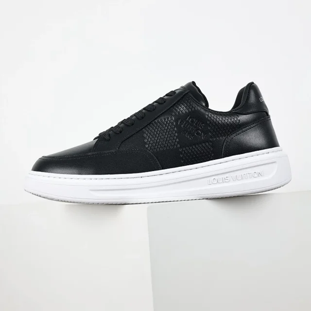 Louis Vuitton Sneakers Low-top monogram leather product detail image 3