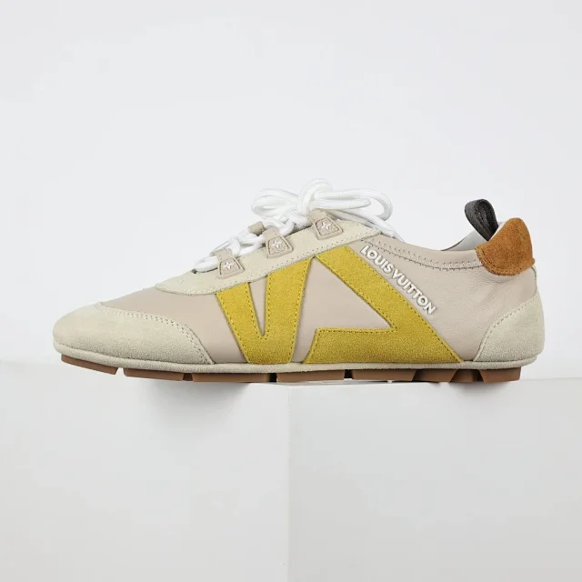 Louis Vuitton Sneakers Low-Profile Lace-Up with V Overlays product detail image 4