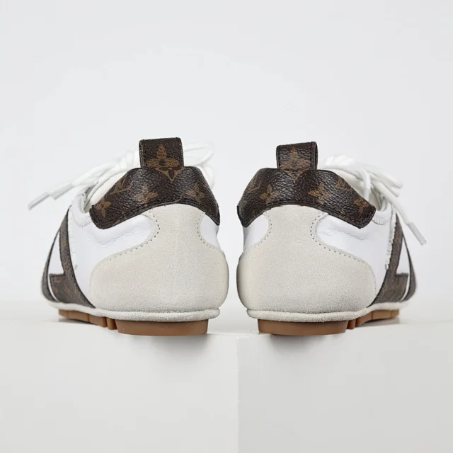Louis Vuitton Sneakers Low-Profile Lace-Up with V Overlays product detail image 21