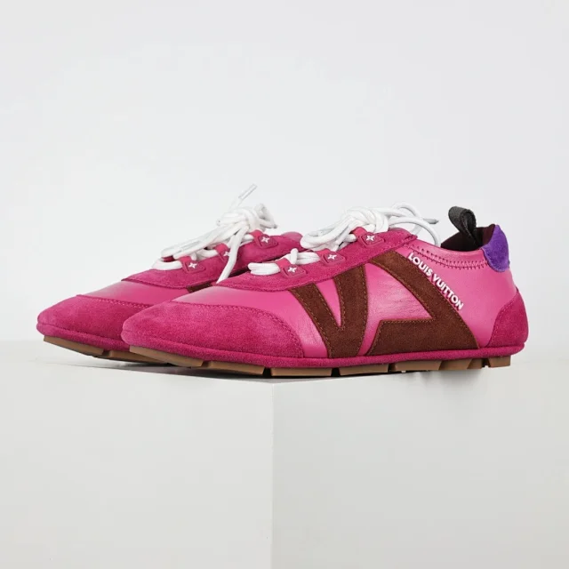 Louis Vuitton Sneakers Low-Profile Lace-Up with V Overlays product detail image 37