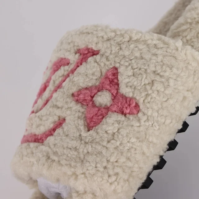 Louis Vuitton Slippers A2 plush open-toe slide product detail image 15