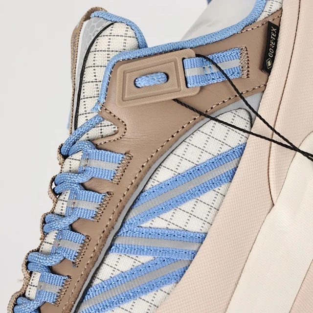 Moncler Sneakers Rugged tread with lug sole product detail image 11