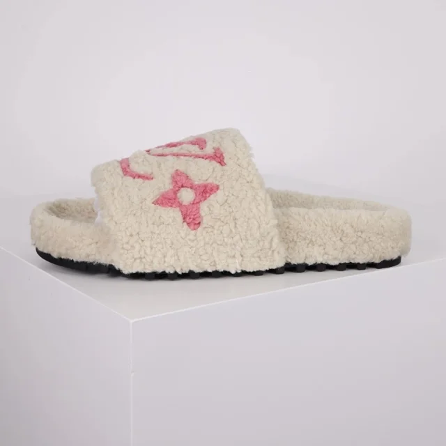 Louis Vuitton Slippers A2 plush open-toe slide product detail image 11