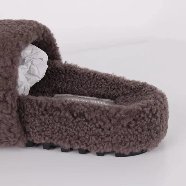 Louis Vuitton Slippers A2 plush open-toe slide product detail image 32