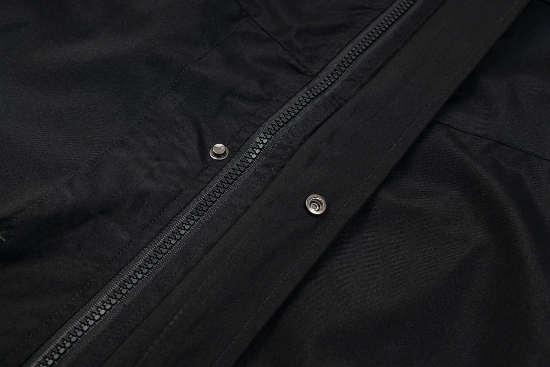 Burberry Logo-Embroidered Windbreaker Black Jacket Outerwear.windbreaker - 13