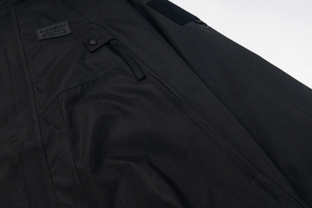 Burberry Logo-Embroidered Windbreaker Black Jacket Outerwear.windbreaker - 15