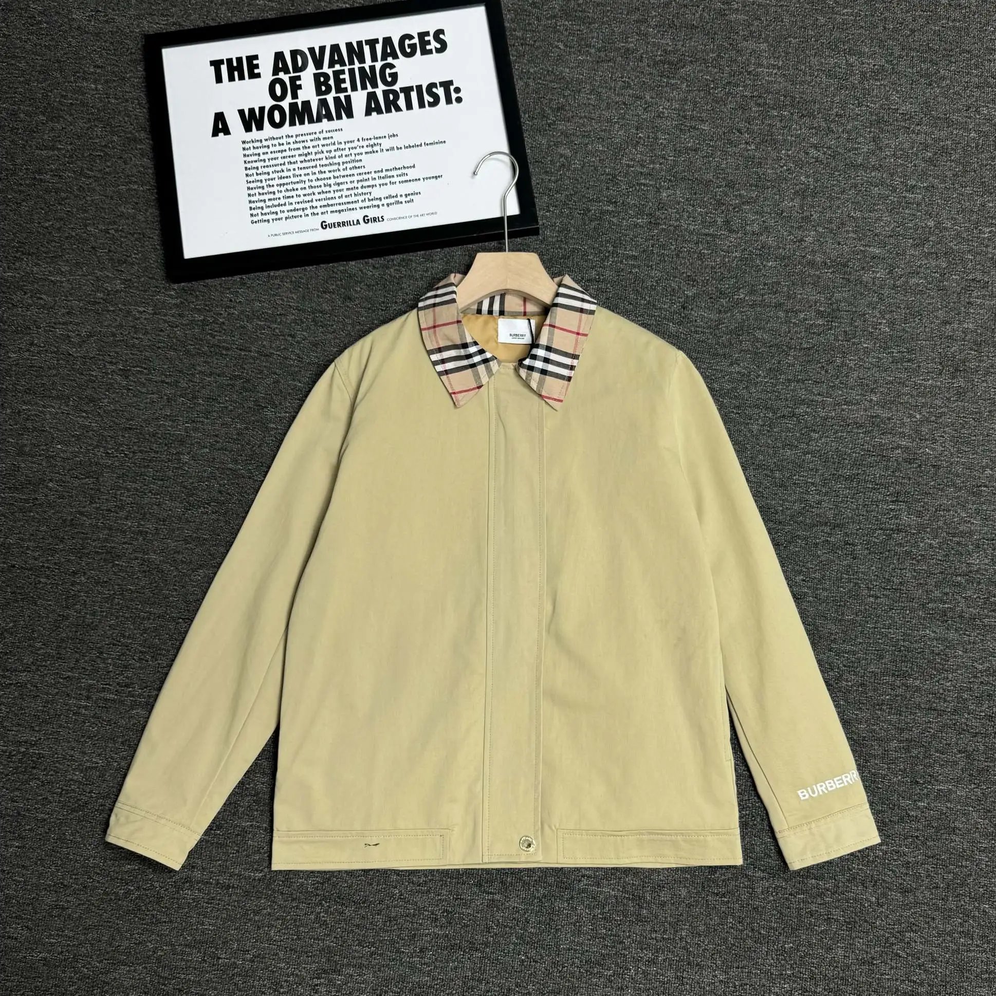 Burberry Logo-Embroidered Windbreaker Black Jacket Outerwear.windbreaker - 23