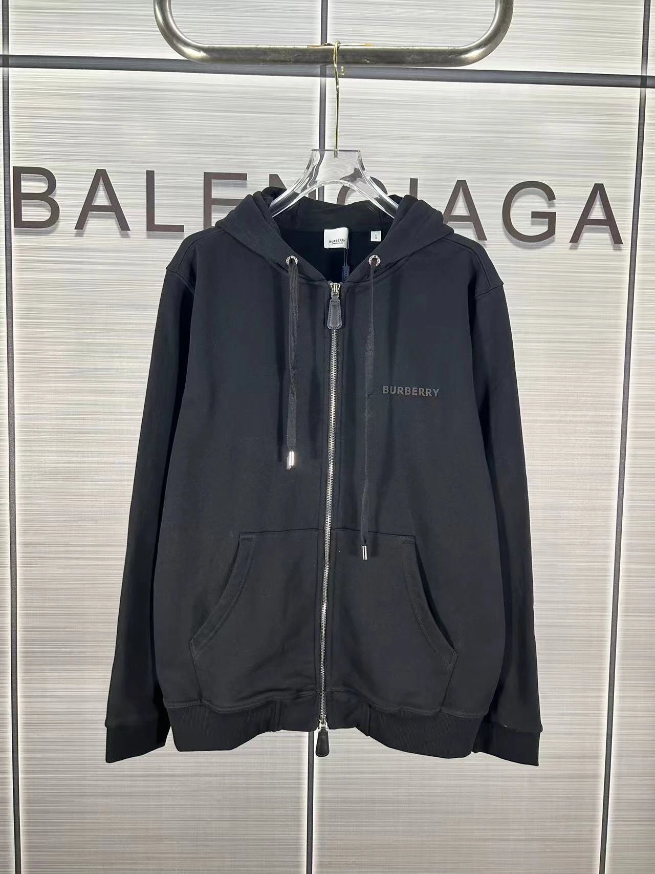 Burberry Logo-Embroidered Windbreaker Black Jacket Outerwear.windbreaker - 52