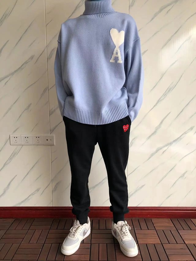 AMI Sweater: seller detail photo 4