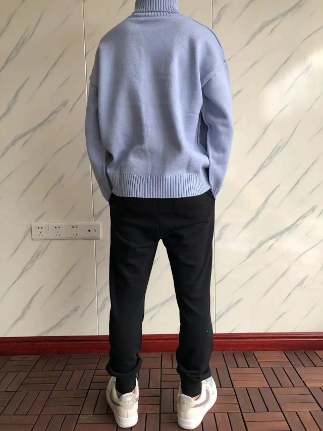 AMI Sweater: seller detail photo 5