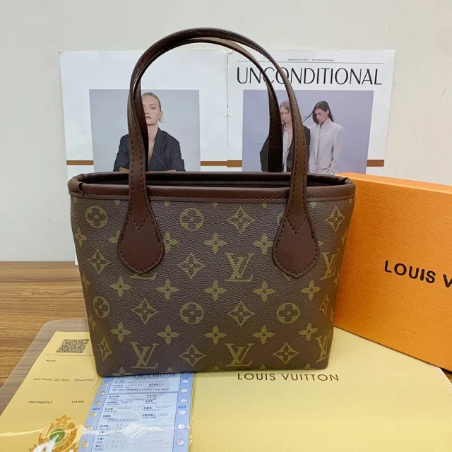 Gucci Travel Bags Zip-Top Monogram Duffel Bag with Shoulder Strap product detail image 8