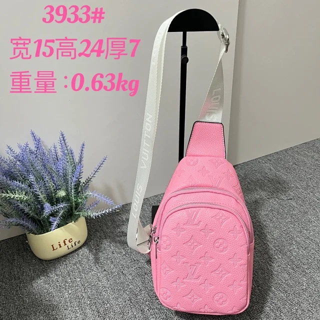 Gucci Travel Bags Zip-Top Monogram Duffel Bag with Shoulder Strap product detail image 16