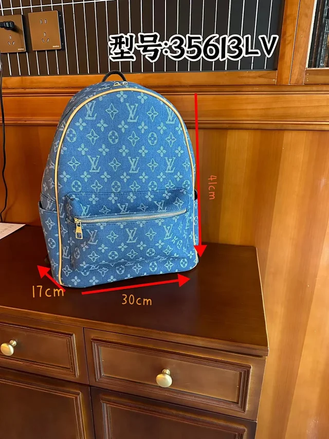 Gucci Travel Bags Zip-Top Monogram Duffel Bag with Shoulder Strap product detail image 4
