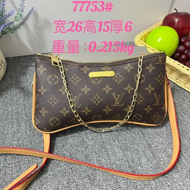 Gucci Travel Bags Zip-Top Monogram Duffel Bag with Shoulder Strap product detail image 12