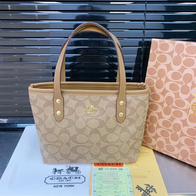 Gucci Travel Bags Zip-Top Monogram Duffel Bag with Shoulder Strap product detail image 7