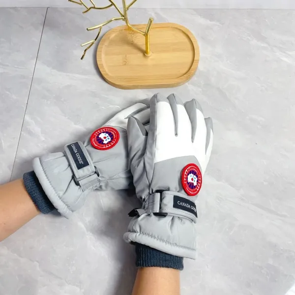 Canada Goose Arctic Tech Gloves Gray and White - 1
