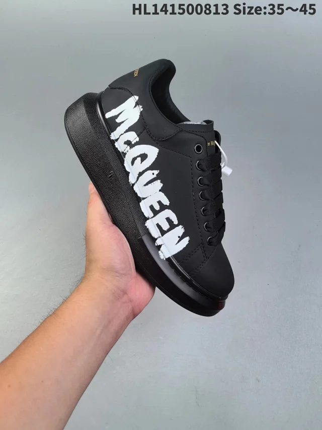 Alexander McQueen Sneakers Low-top with oversized sole and contrast heel tab product detail image 11