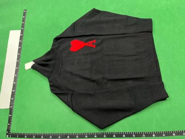 AMI Paris Knitwear de Coeur Heart Logo Crewneck Sweater product detail image 11