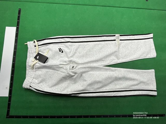 Nike Trousers Elastic-Waist Jogger product detail image 5
