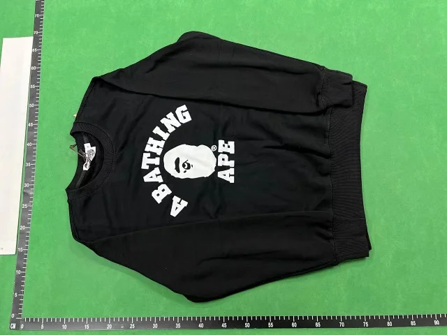 A BATHING APE Hoodies & Sweatshirts Pullover graphic hoodie product detail image 4